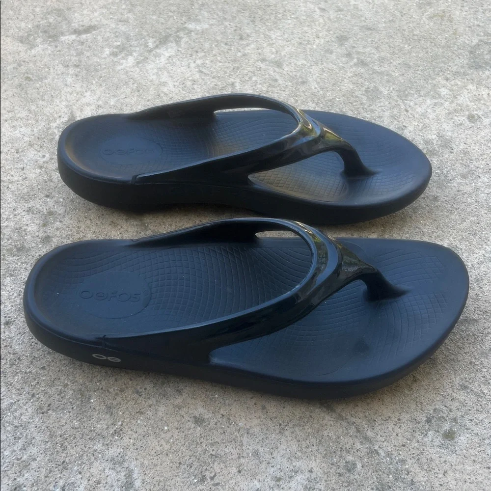 OOFOS OOlala Black Flip Flop Thongs Women's Size 10